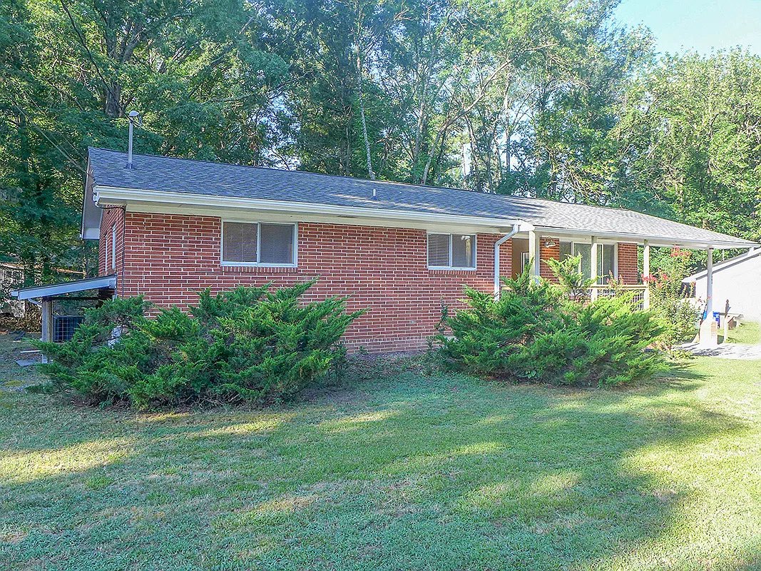 5 bed, 2200 sqft, $2,995 — Photo 1