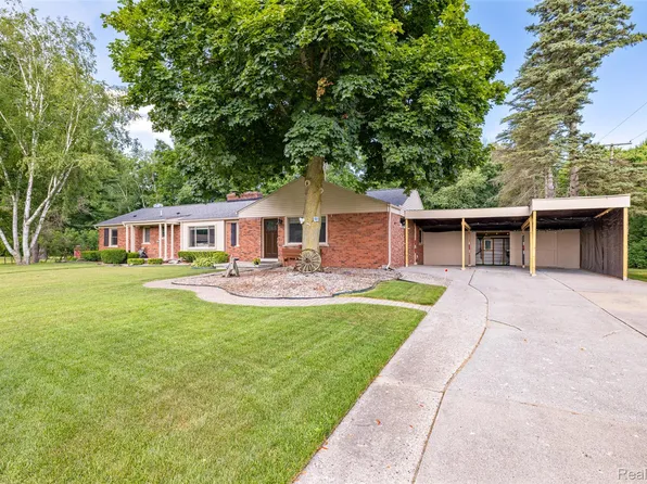 2151 Arlington Rd, Columbus, MI 48063