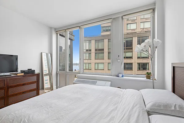 Sold by Nest Seekers International | media 23