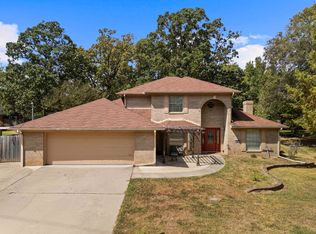 330 Honeysuckle Ln, Longview, TX 75605