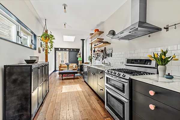 Sold by Compass | media 1