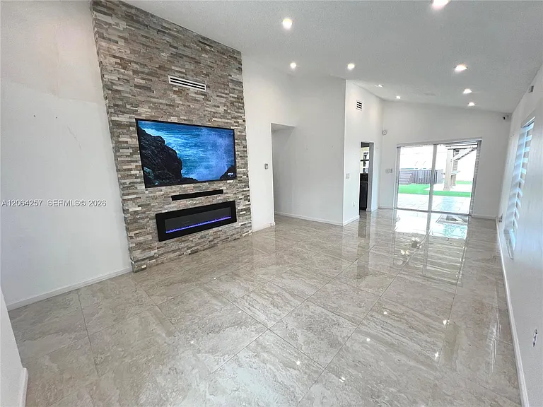 955 NW 106th Avenue Cir — Photo 1