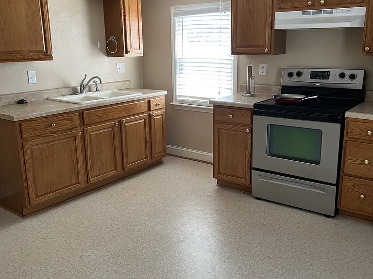 203 E Jackson Ave — Photo 3