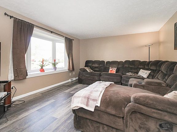 4th image of 922 Shadylawn Dr