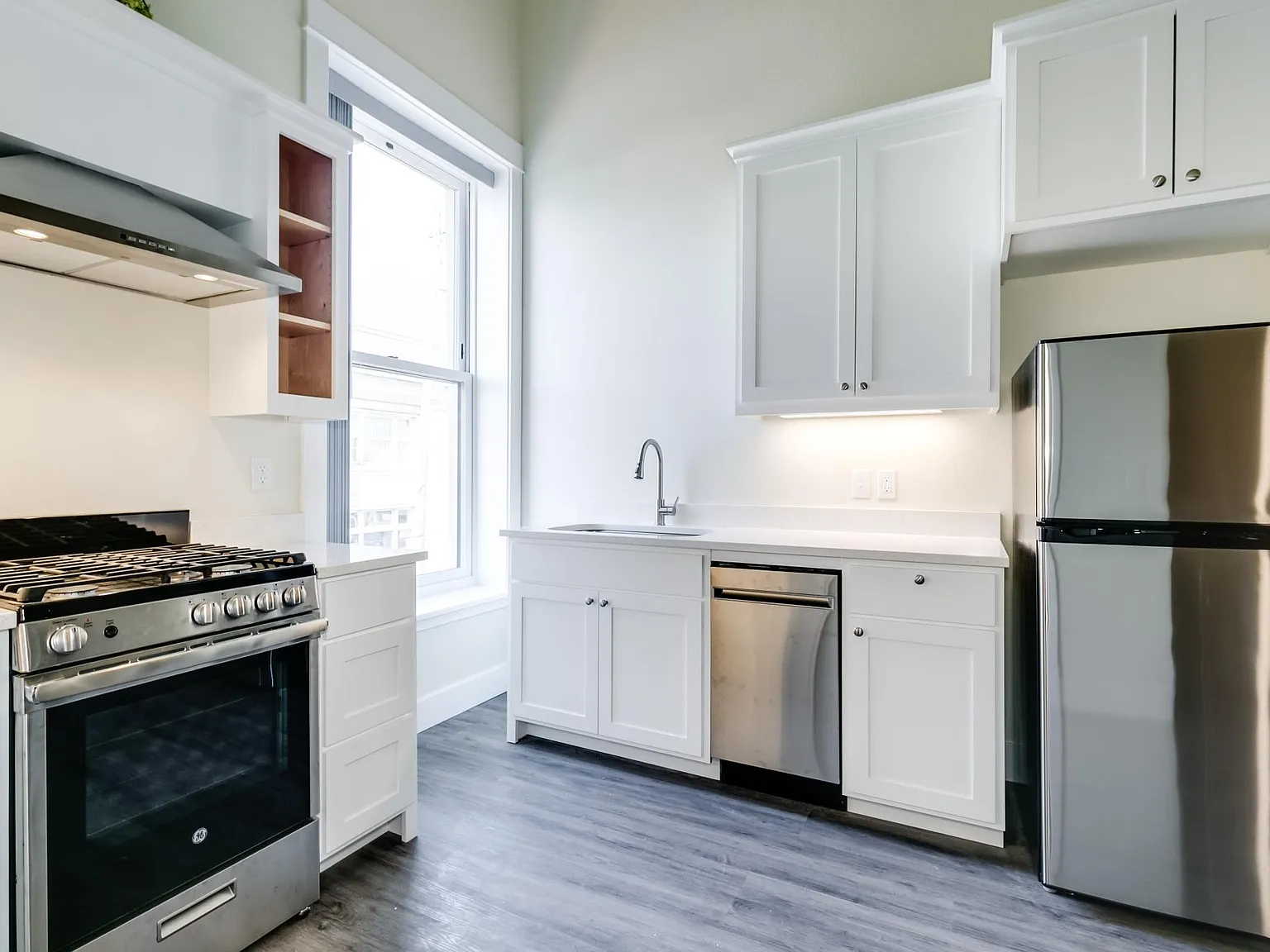 Studio, 450 sqft, $1,395 — Photo 2