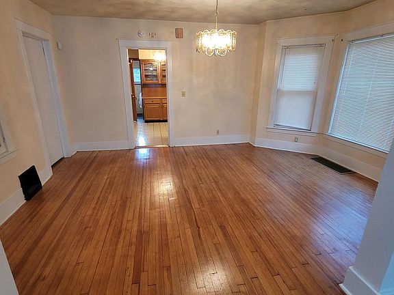 5th image of 52 Tompkins St #1