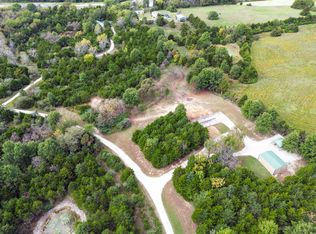 7940 N Zack Rd, Columbia, MO 65202