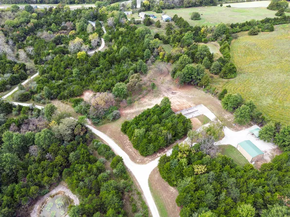7940 N Zack Rd, Columbia, MO 65202
