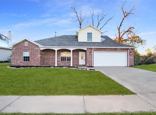 5122 Redbud Dr, Sand Springs, OK 74063