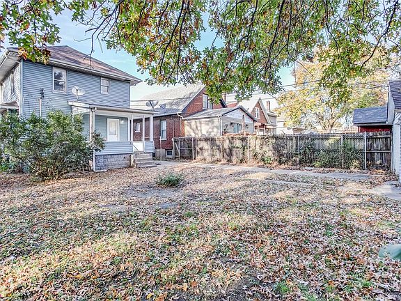 3rd image of 2424 Benton St