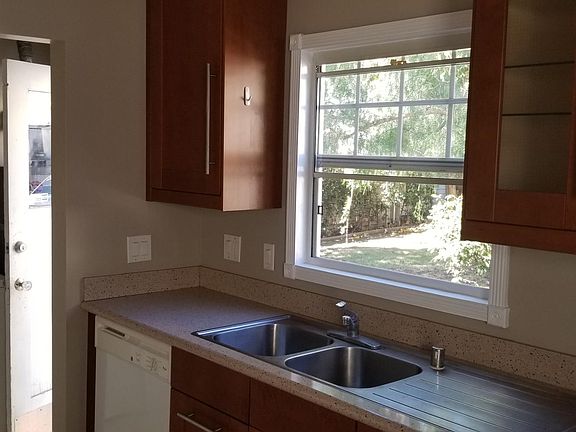 4th image of 4823 Oakwood Ave