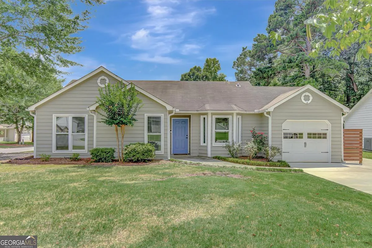 3 bed, 2.0 bath, 1158 sqft, $2,300 — Photo 1