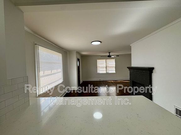 5th image of 205 E Park Ave