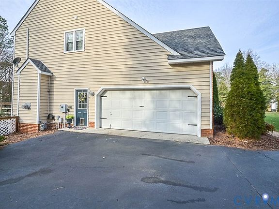 3rd image of 9051 Laurel Branch Cir