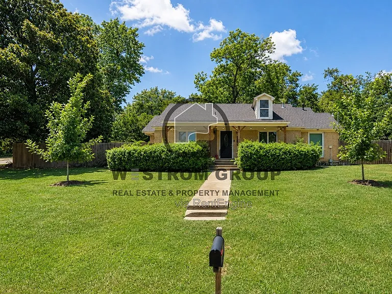 1701 Brook Hollow Dr — Photo 1