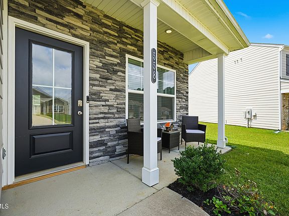 5th image of 558 Sedgewick Way