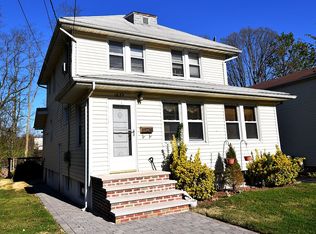 1652 Shelbourne St, Teaneck, NJ 07666