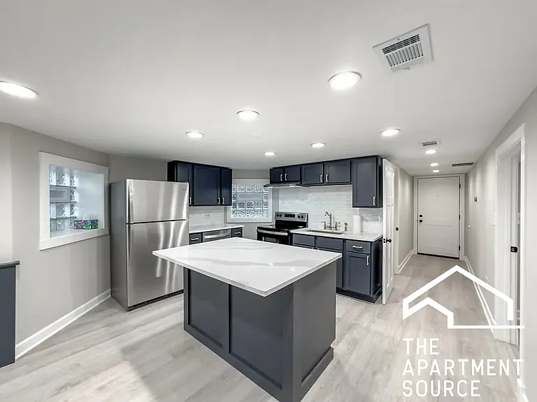 1536 N Hamlin Ave #G — Photo 4