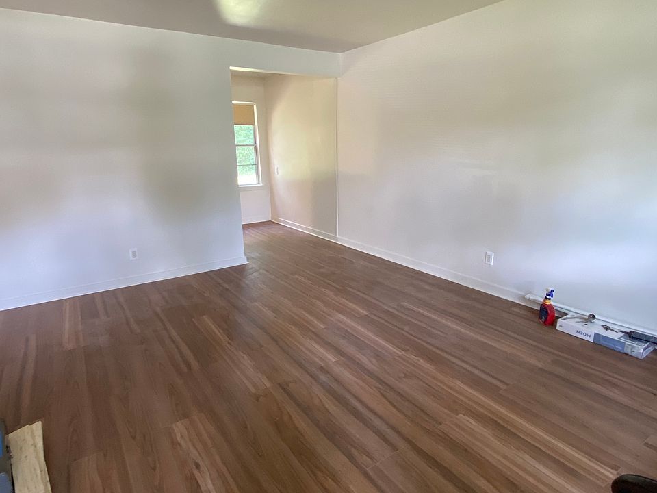 1st image of 715 Berkshire Ln