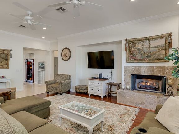 3rd image of 322 E Mesa Verde Ln