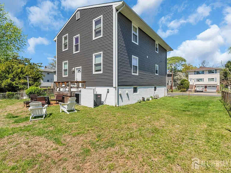36 Van Buren Ave — Photo 27