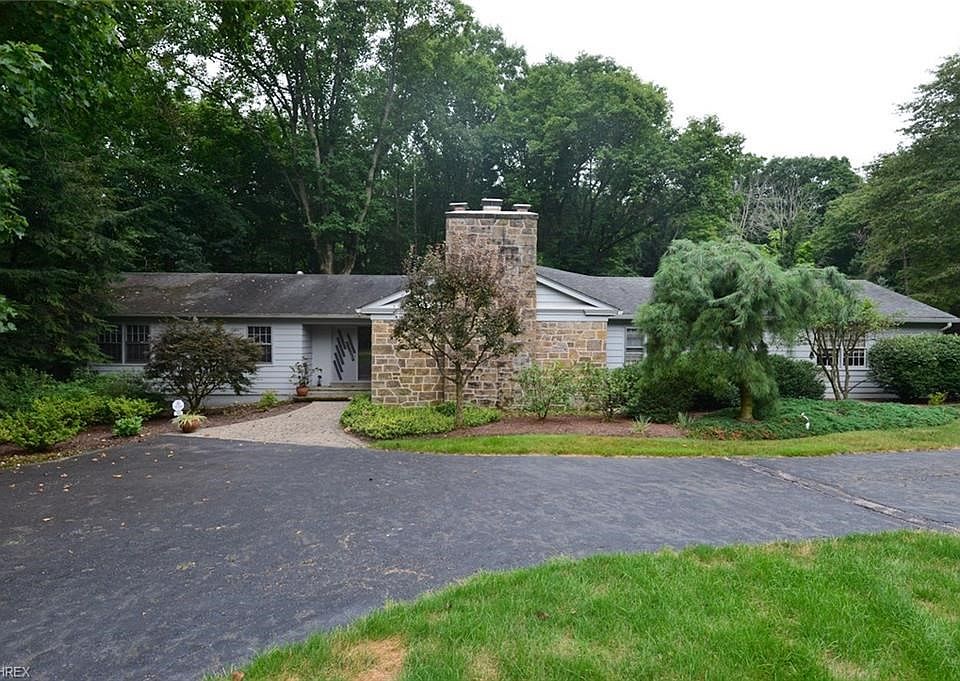 Ideal Ranch highlighting Stone Accent, Governor's Drive and Professional Landscape Lines.