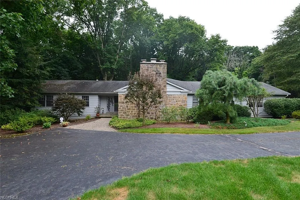 54 Redfern Dr photo 1