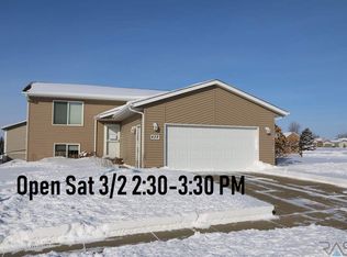 429 N Cockatiel Ave, Sioux Falls, SD 57107
