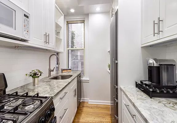 5th image of 161 E 79th St