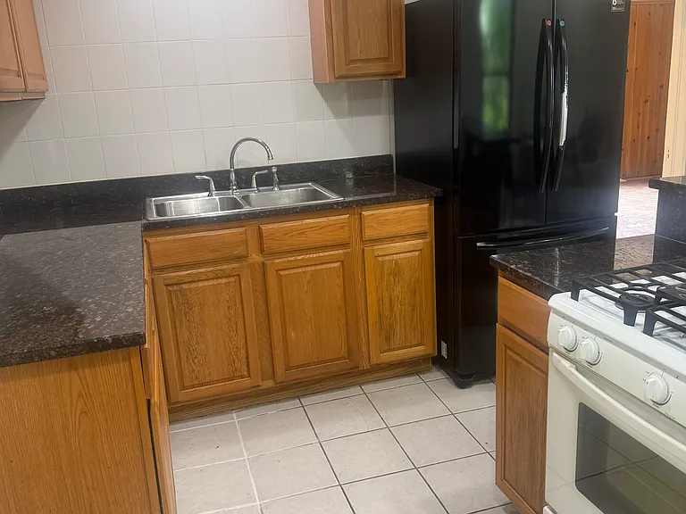 926 High St — Photo 3
