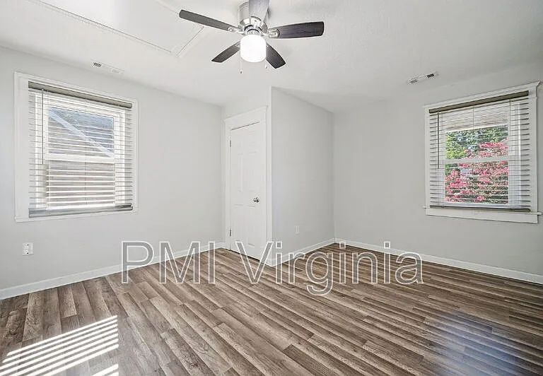 864 W 36th St — Photo 13