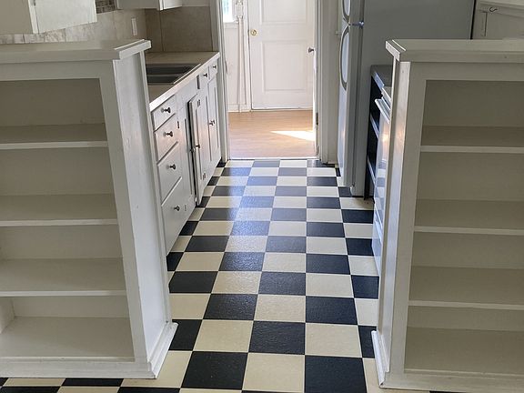 3rd image of 206 Diggles St
