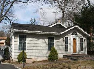 43 E Lake Ter, Ronkonkoma, NY 11779