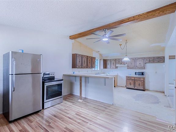 4th image of 885 Lester Ave