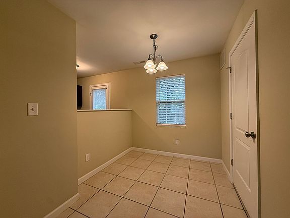 4th image of 290 Janet Ave