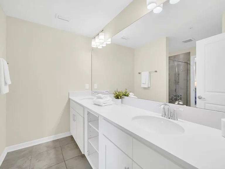 Paradox Cir — Photo 23