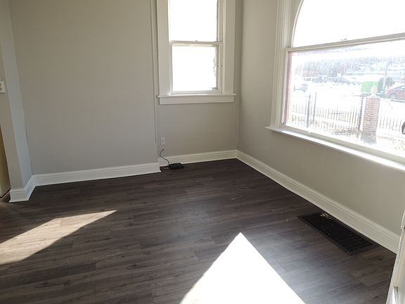 4th image of 68 N Lincoln St APT 2