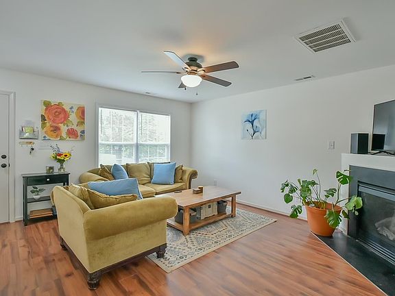 3rd image of 1012 Woodside Park Ln