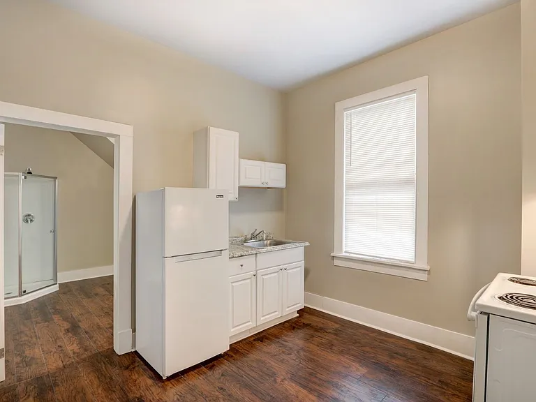 612 W Victory Dr — Photo 7