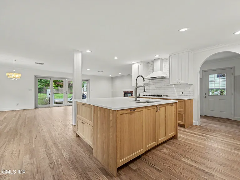 107 Havemeyer Pl — Photo 4