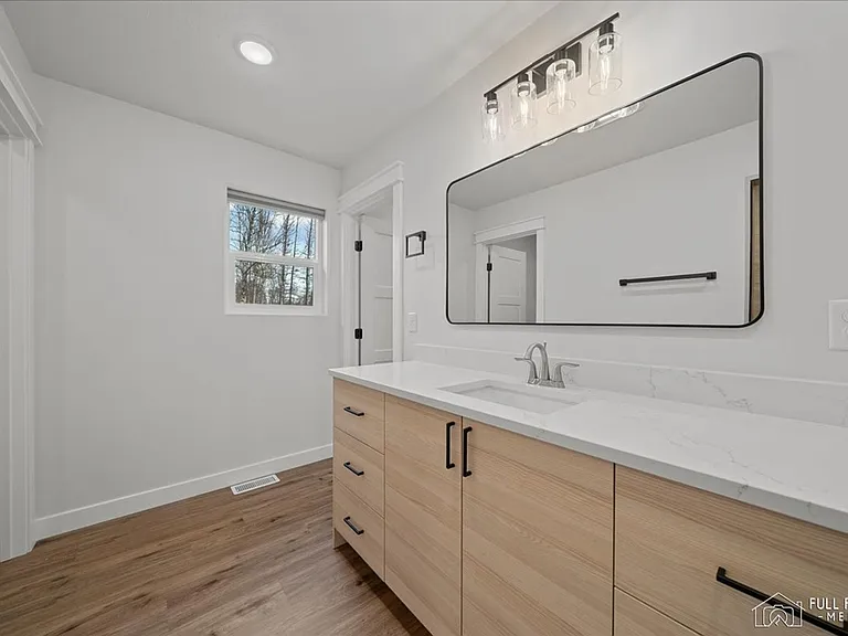 7442 N Paw St — Photo 5