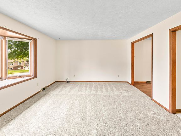 5th image of 2913 Redwing Cir