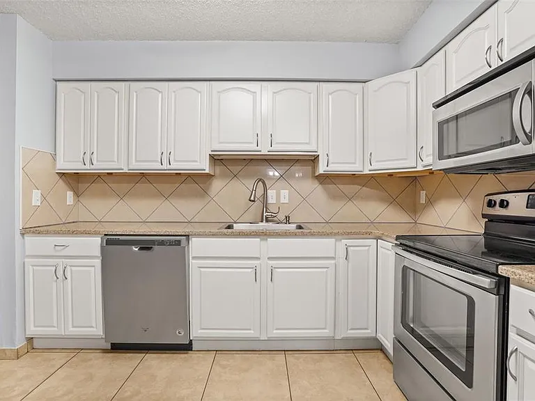 2720 S Sunrise Ct #2 — Photo 18