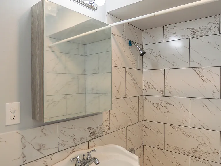 6112 N Kenmore Ave #208 — Photo 6