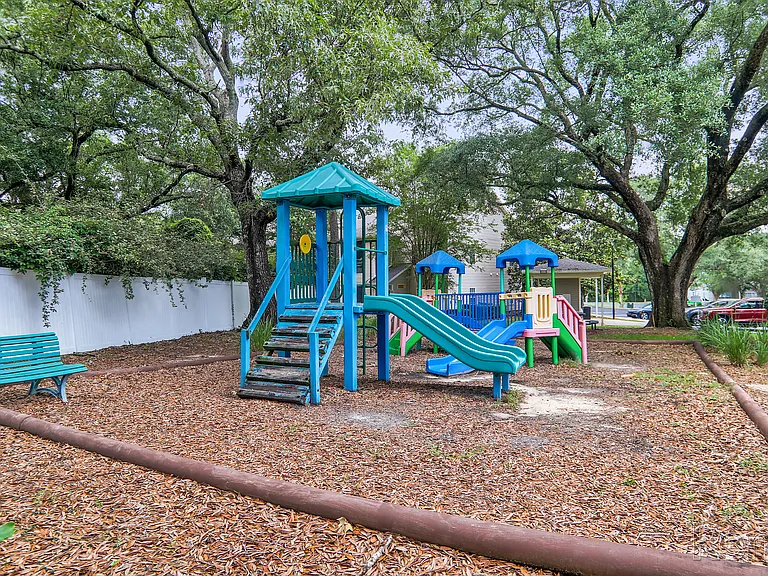 Water's Edge Apartment Homes — Photo 38