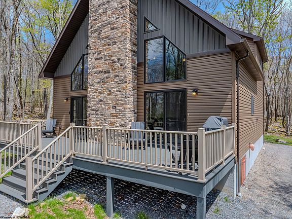 4th image of 134 Day Lily Cir