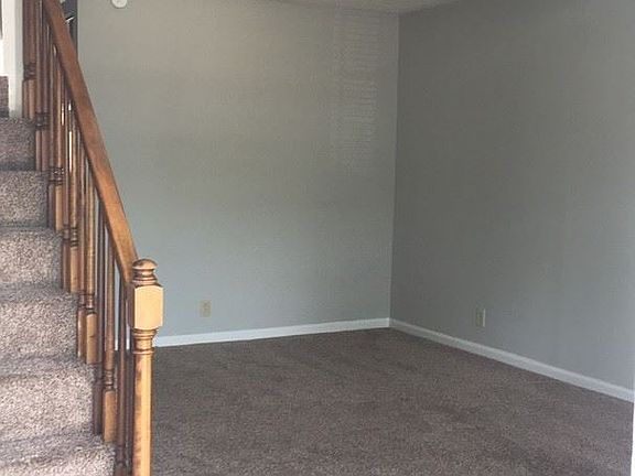 2nd image of 813 Golf View Pl #813D