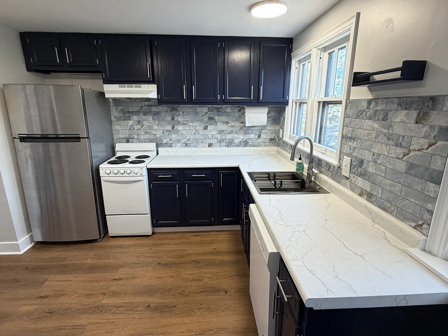 2 bed, 900 sqft, $1,850 — Photo 2