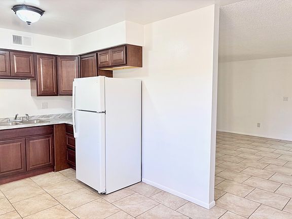 3rd image of 4917 E Holly St #10
