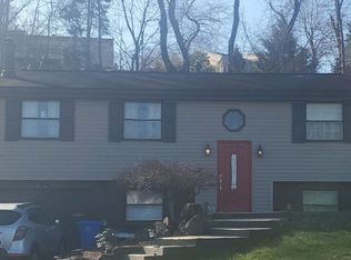 3152 Vermont Dr, Lower Burrell, PA